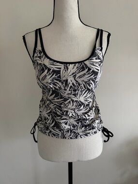 Black & White Leaf-Print Ruched Tank Top - Women